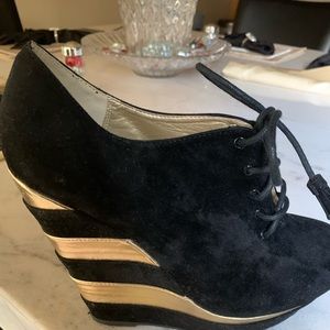 Velvet black and gold wedges sz10